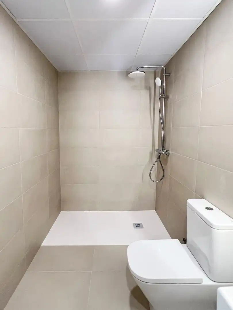 Bany de Planta baixa en venda en Sabadell amb Calefacció, Terrassa i Piscina comunitària