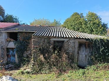 Maison mitoyenne avec jardin à vendre à Cesuras
