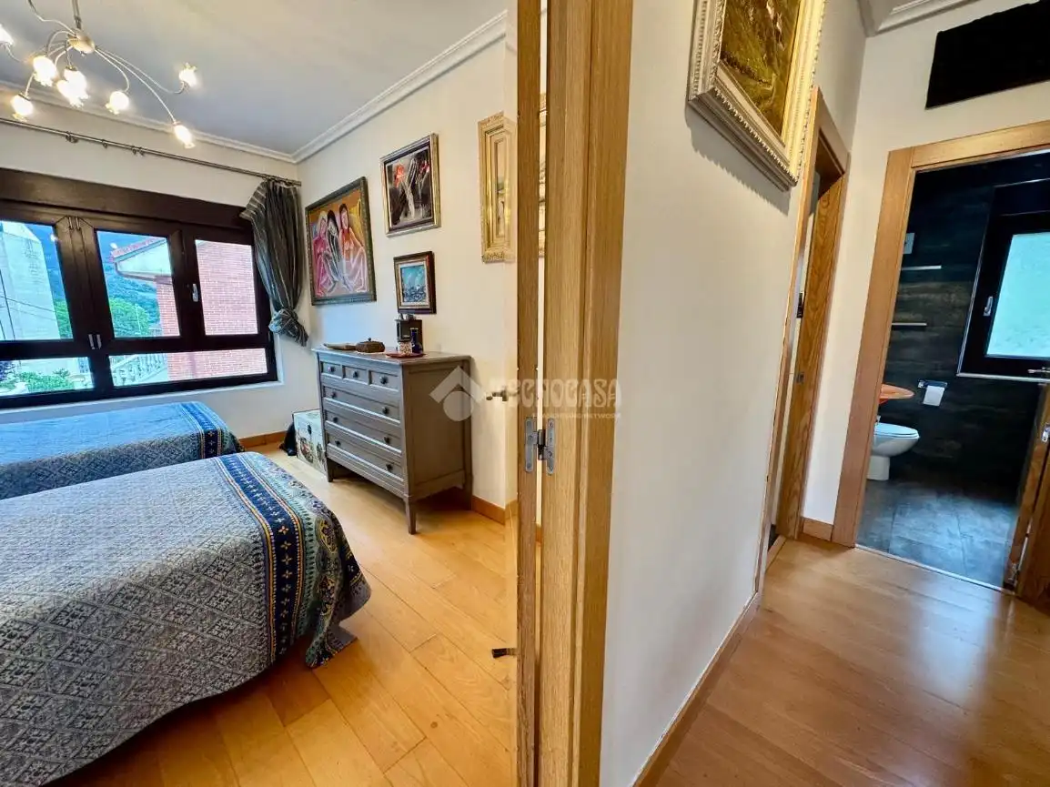 Dormitori de Casa o xalet en venda en El Astillero   amb Calefacció, Parquet i Terrassa