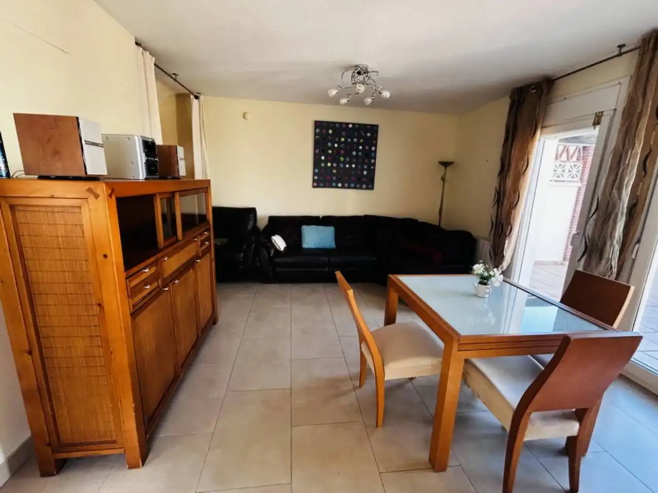 Wohnzimmer von Einfamilien-Reihenhaus zum Verkauf in Almuñécar mit Klimaanlage, Heizung und Terrasse