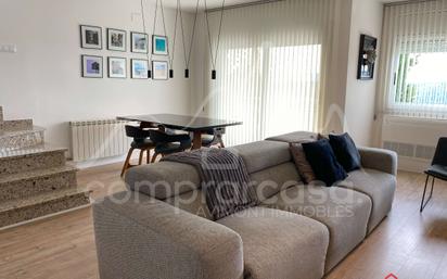 Living room of Single-family semi-detached for sale in Esparreguera  with Air Conditioner, Heating and Parquet flooring