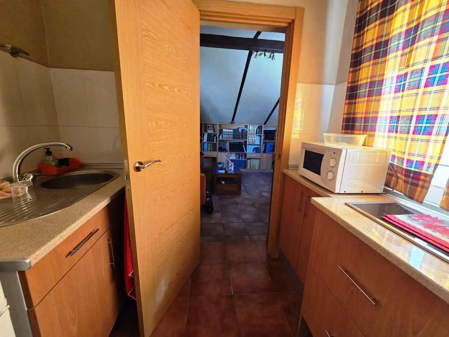 Cuina de Casa o xalet en venda en Castilleja de la Cuesta amb Aire condicionat, Terrassa i Balcó