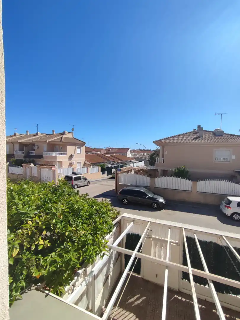 Vista exterior de Casa o chalet en venta en San Pedro del Pinatar con Jardín privado, Terraza y Amueblado