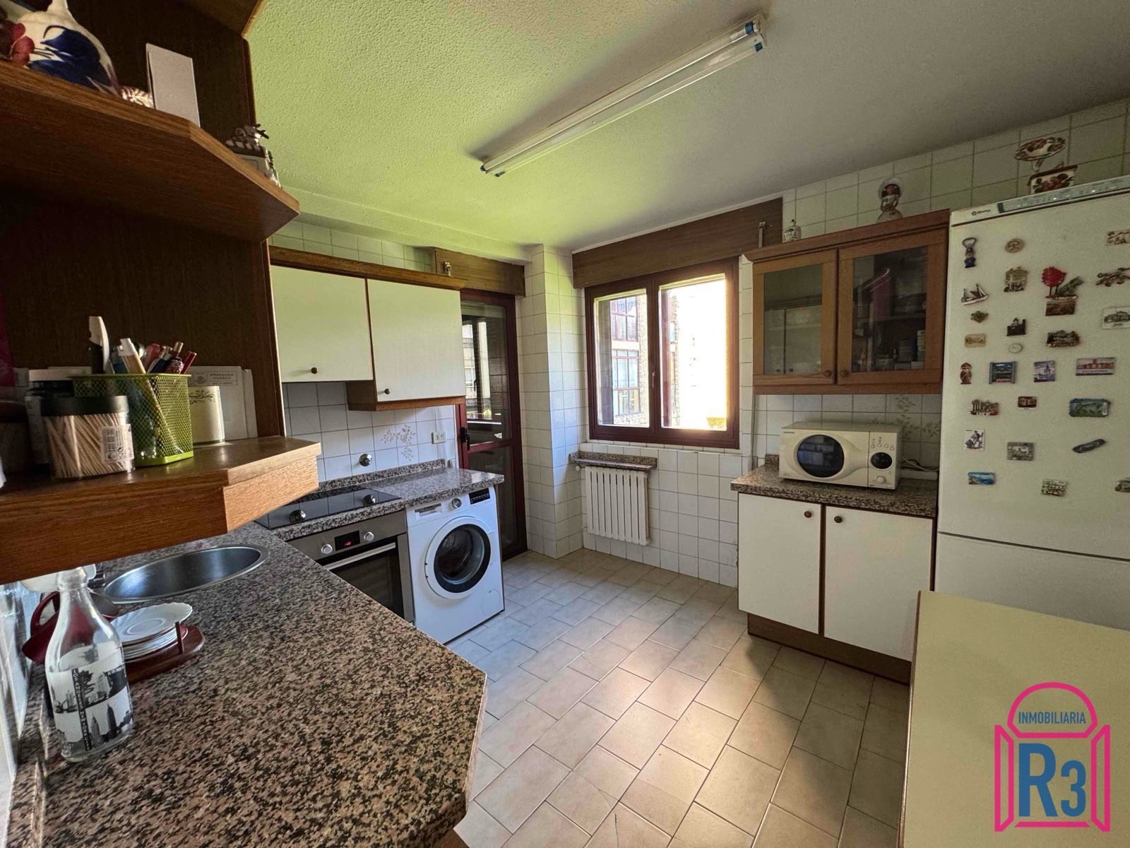 Cuina de Dúplex en venda en León Capital  amb Calefacció i Terrassa