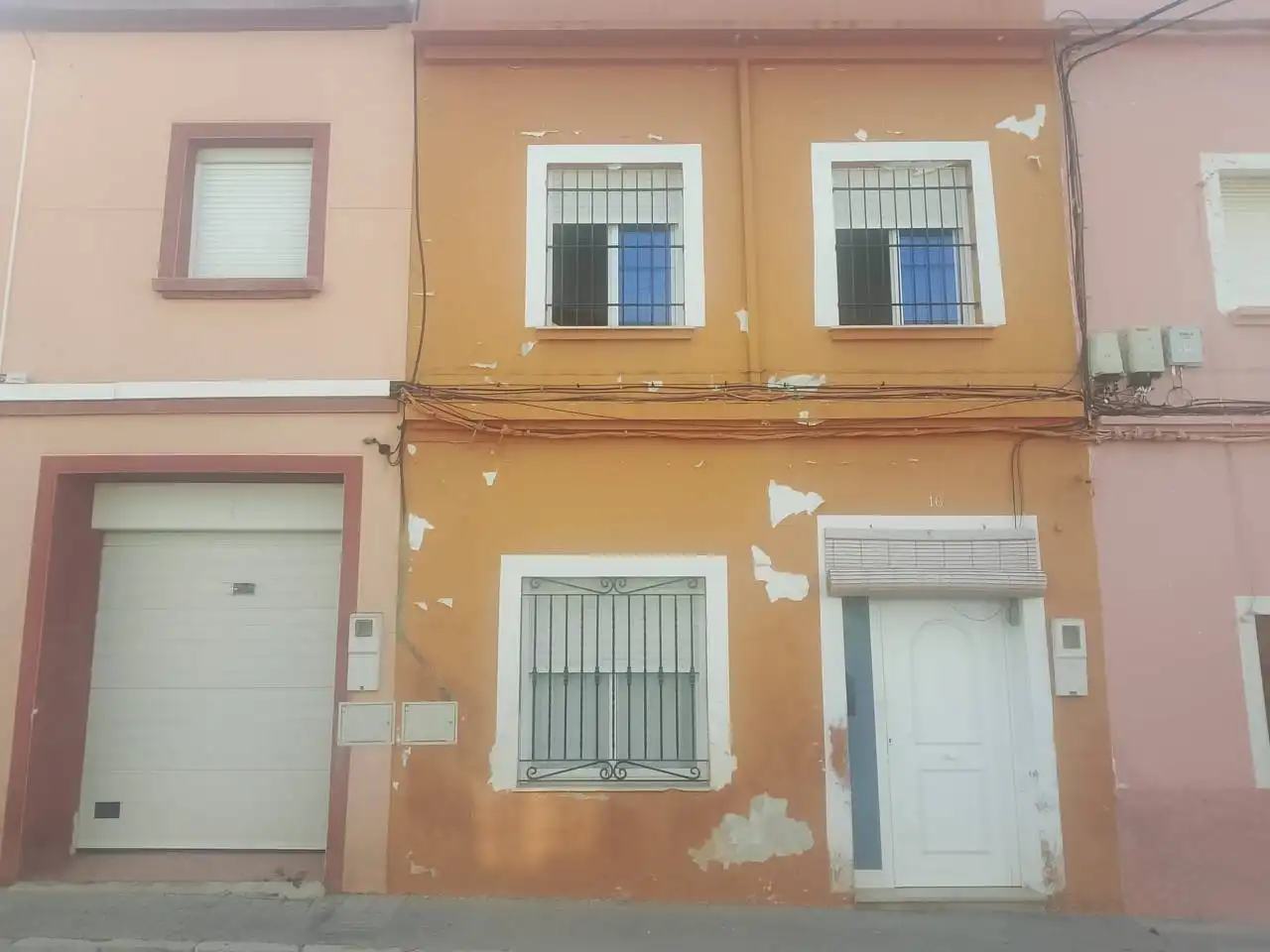 Vista exterior de Casa adosada en venta en Oliva con Aire acondicionado, Terraza y Trastero