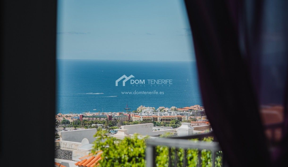 Vista exterior de Casa o xalet en venda en Adeje amb Terrassa, Traster i Piscina