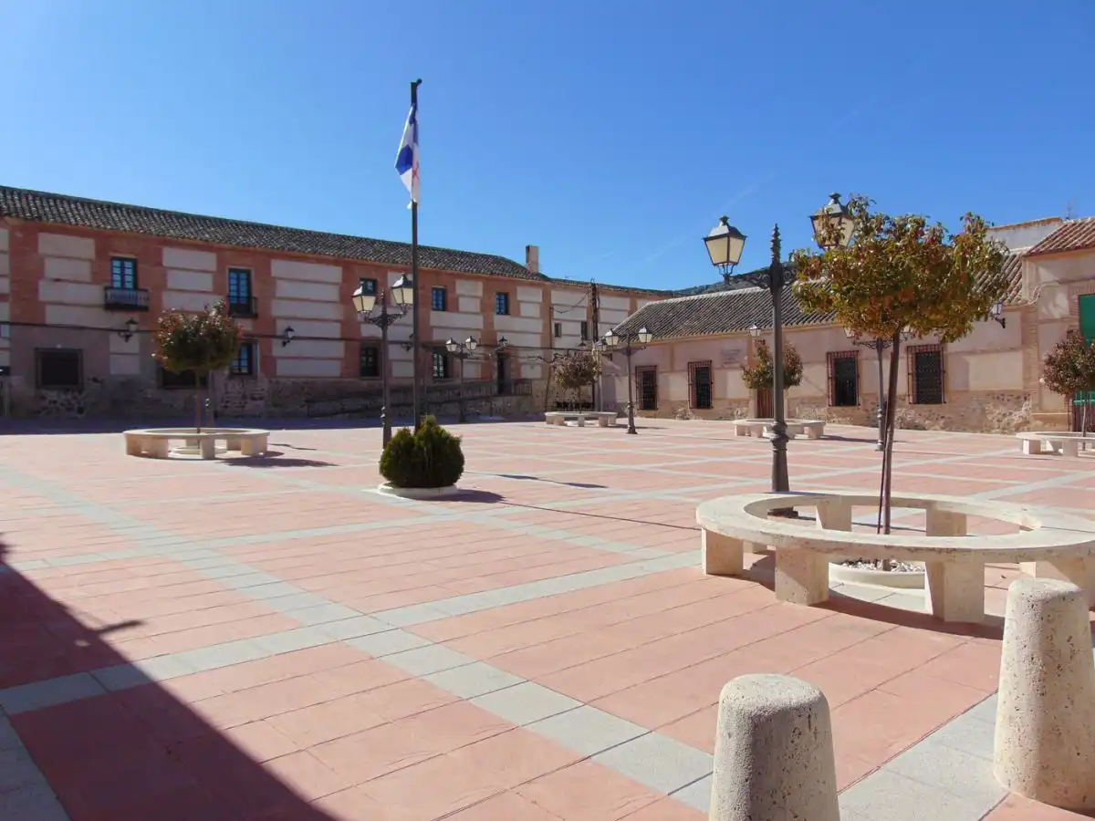 Vista exterior de Casa o chalet en venta en San Carlos del Valle con Calefacción, Terraza y Trastero
