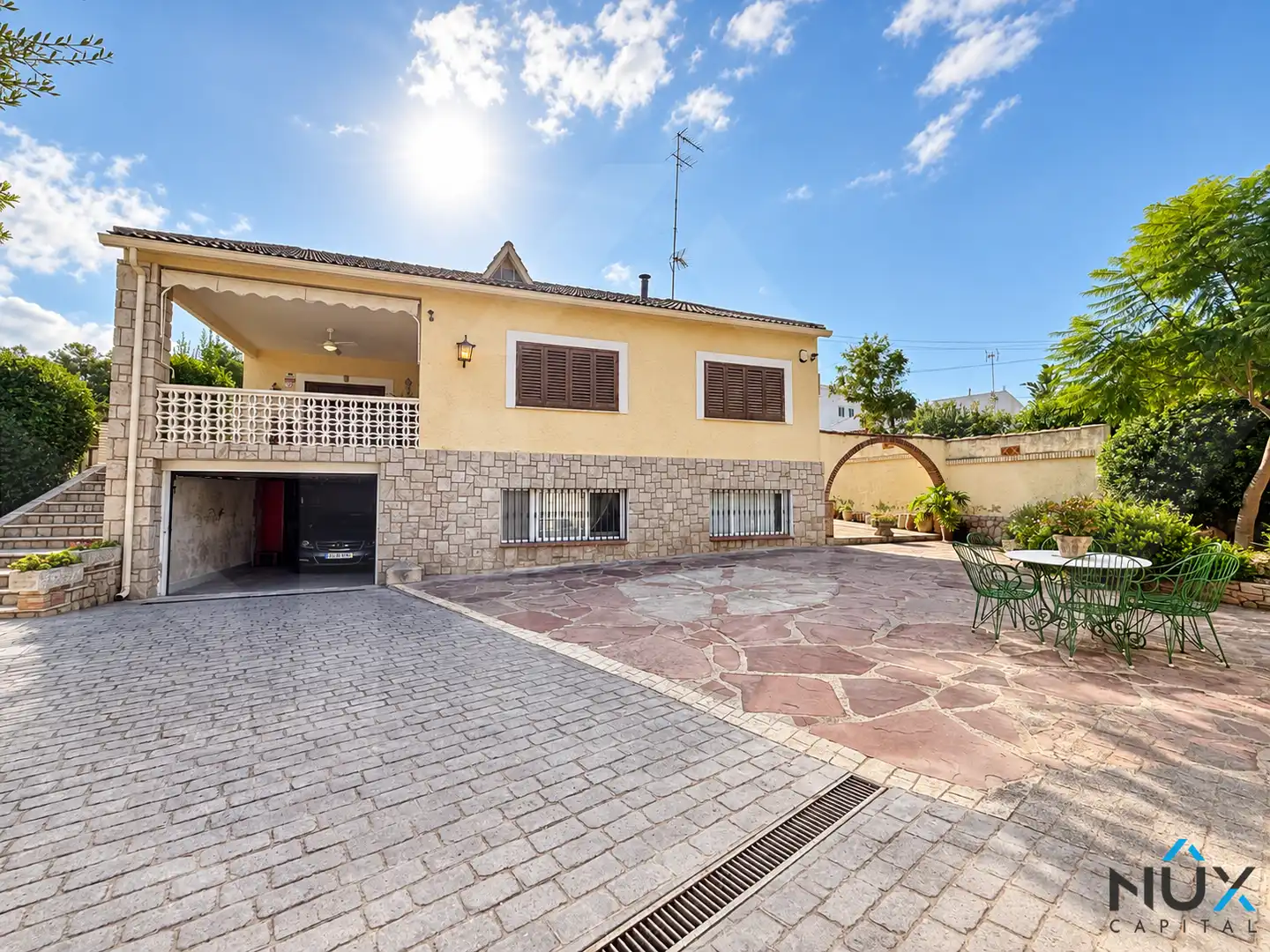 Vista exterior de Casa o xalet en venda en Paterna amb Aire condicionat, Calefacció i Jardí privat