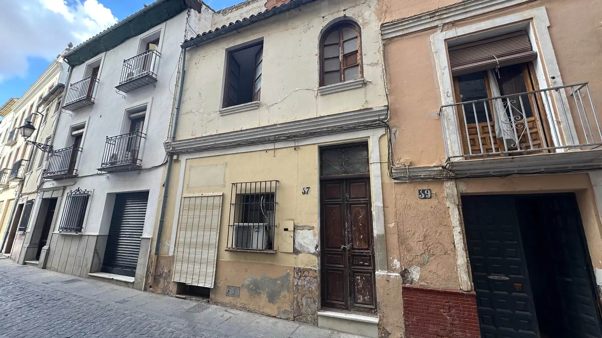 Vista exterior de Edificio en venta en Antequera