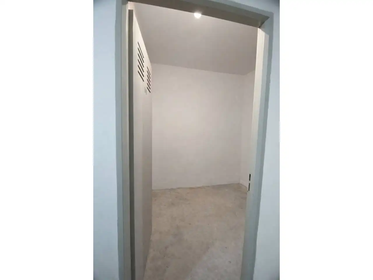 Flat for sale in Madrid  with Air Conditioner, Heating and Storage room
