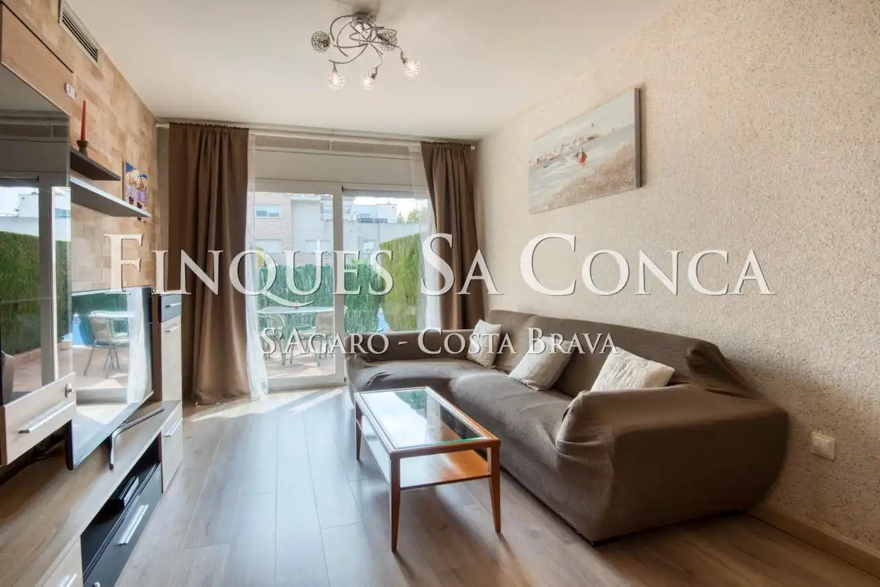 Sala de estar de Casa adosada en venta en Castell d'Aro, Platja d'Aro i s'Agaró con Aire acondicionado, Calefacción y Amueblado