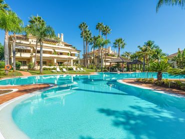 Àtic amb piscina en venda a Nueva Andalucía