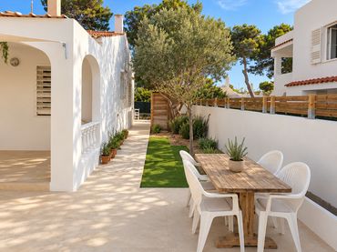 Adossat amb jardí en venda a Cala Blanca