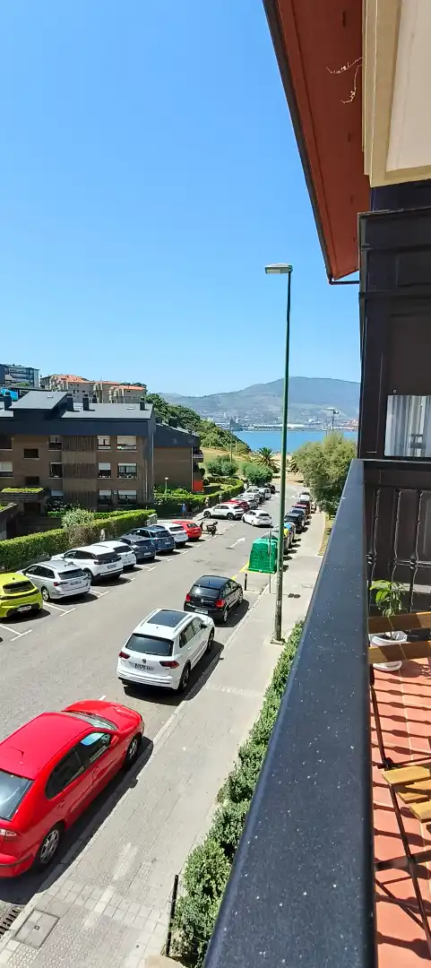 Aparcament de Pis de lloguer en Getxo  amb Terrassa, Moblat i Balcó