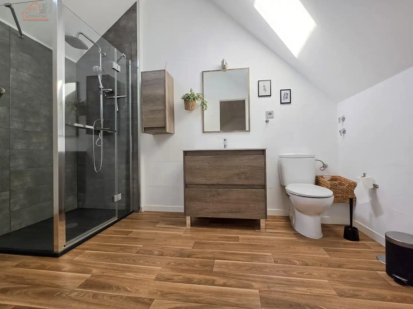 Badezimmer von Dachboden zur Miete in Madrid mit Klimaanlage, Heizung und Terrasse