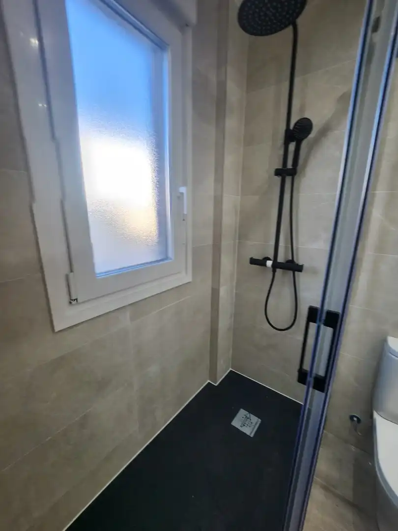 Baño de Casa adosada en venta en Villalbilla con Calefacción, Jardín privado y Trastero