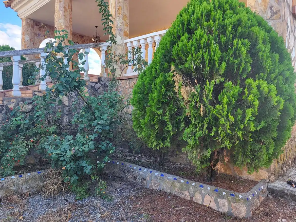 Jardí de Casa o xalet en venda en Sisante amb Calefacció, Jardí privat i Terrassa