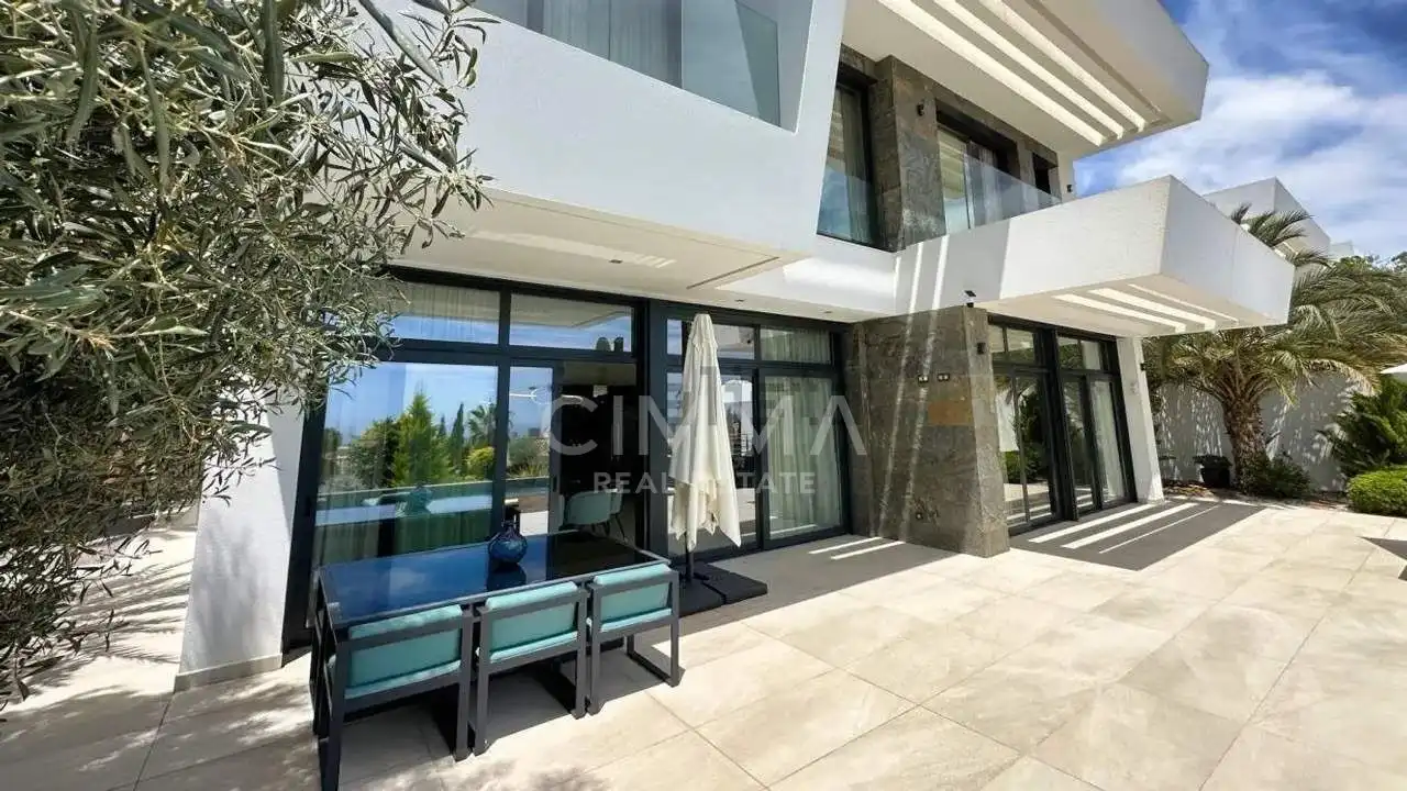 Chalet con terraza en venta en Calle Calle Roma, imagen 4
