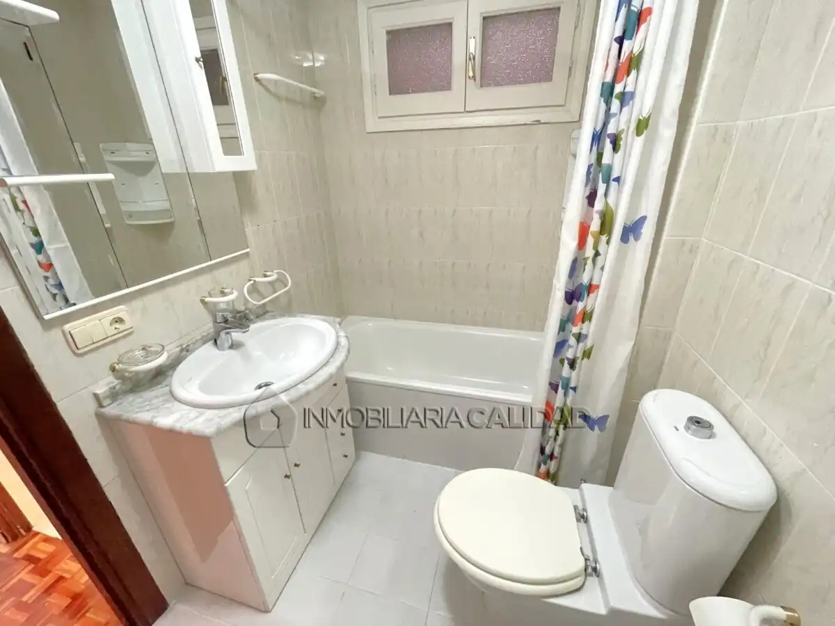 Habitación de Piso de alquiler en Burgos con Calefacción y Amueblado