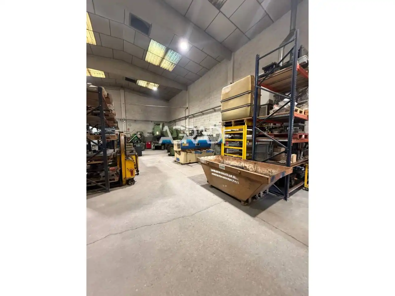 Nau industrial en venda en Canovelles