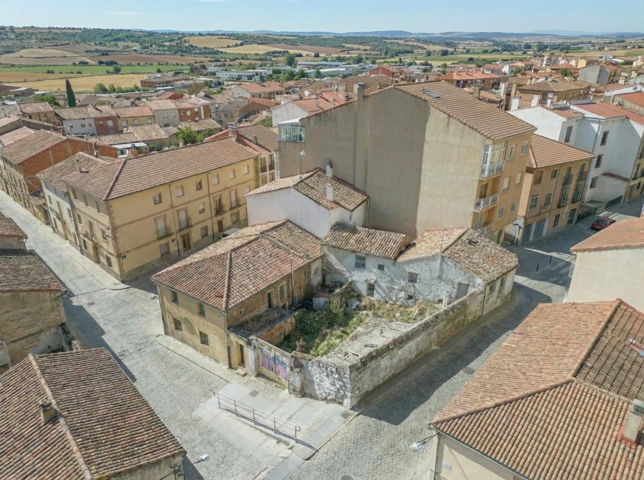 Vista exterior de Casa o xalet en venda en Ávila Capital amb Jardí privat