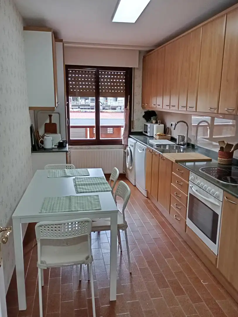 Küche von Wohnung zur Miete in Gijón  mit Heizung, Parkett und Möbliert