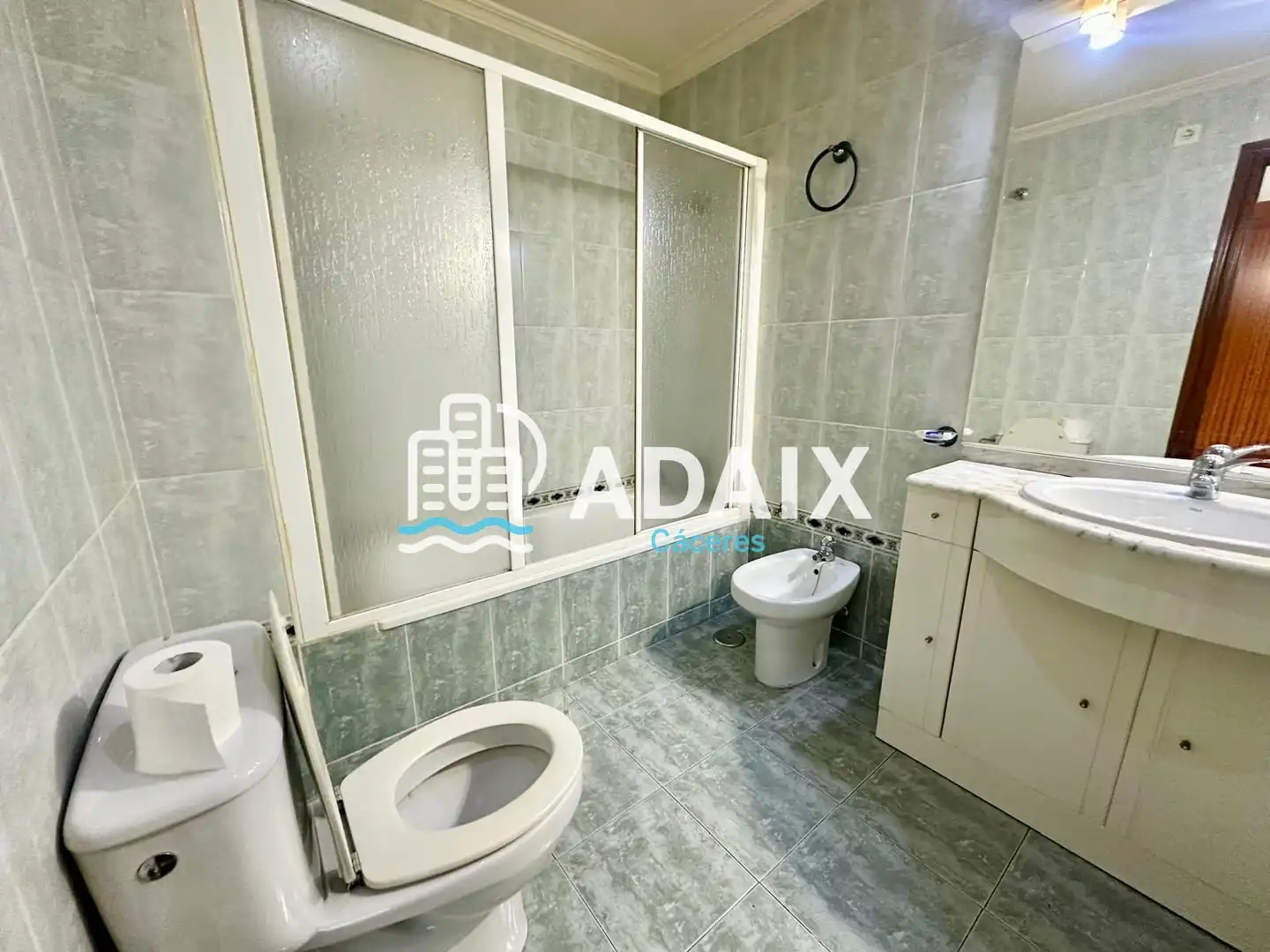 Badezimmer von Wohnung zur Miete in Cáceres mit Klimaanlage, Heizung und Terrasse