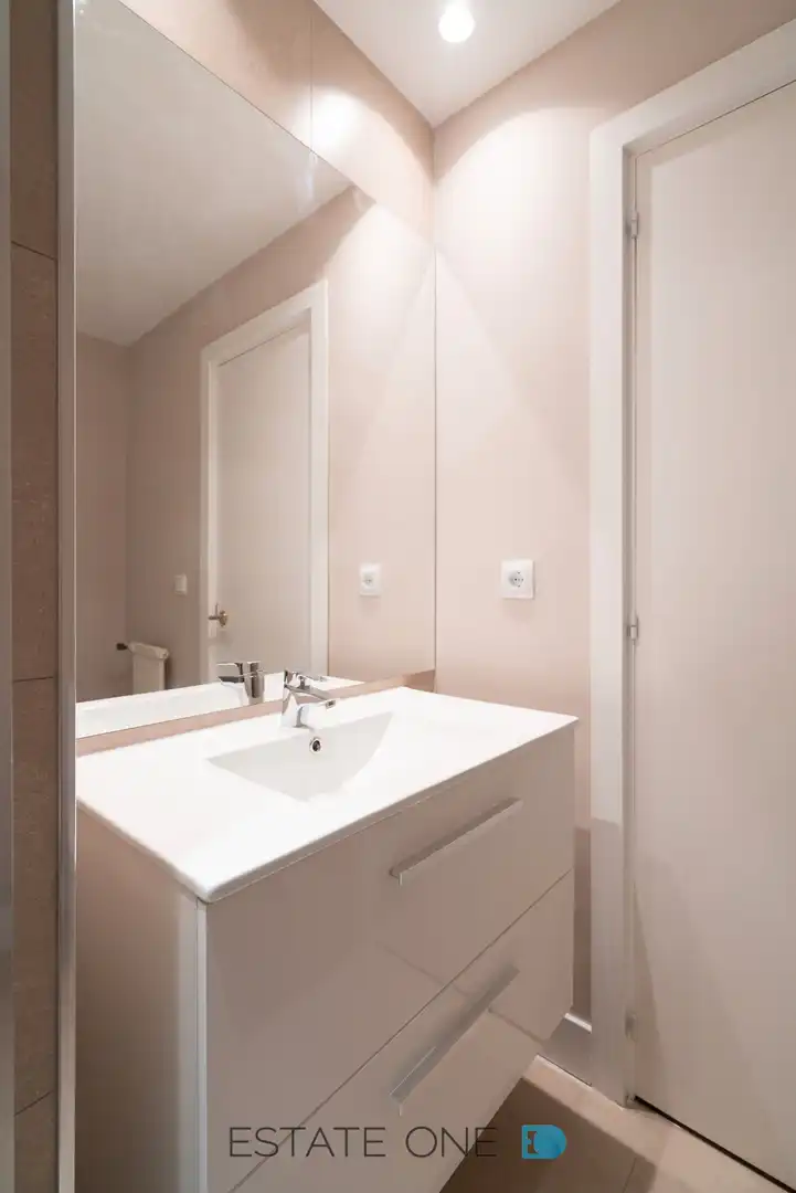 Bathroom of Flat for rent in Madrid  with Air Conditioner, Heating and Parquet flooring