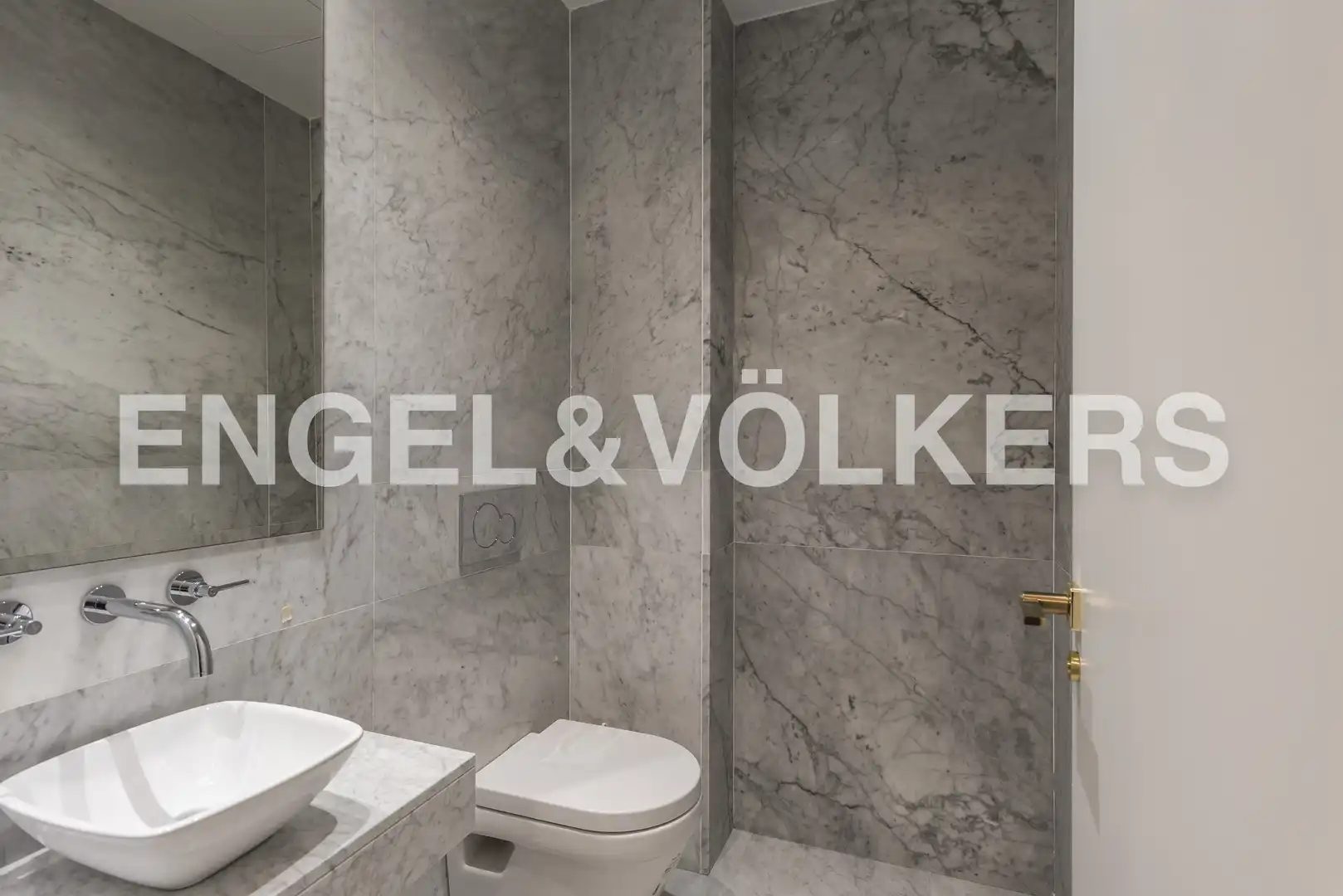 Bathroom of Flat for rent in Madrid  with Air Conditioner, Heating and Storage room