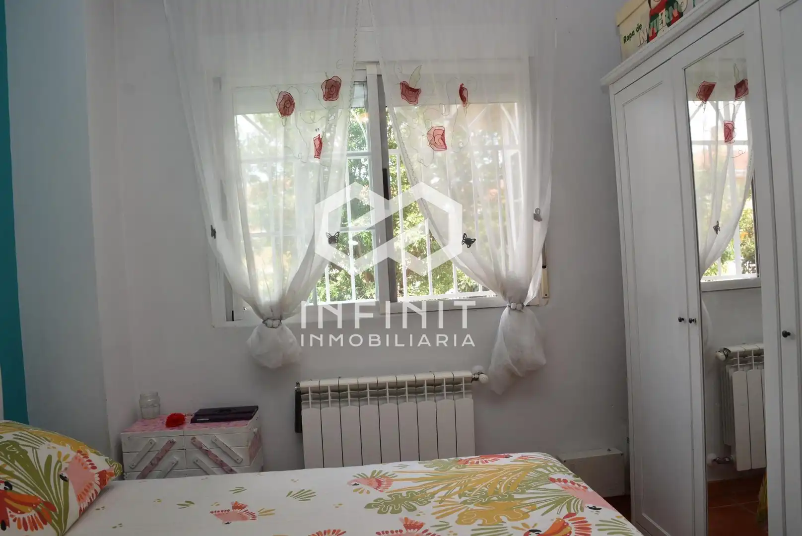 Dormitori de Casa adosada en venda en Torrejón del Rey amb Calefacció, Jardí privat i Terrassa