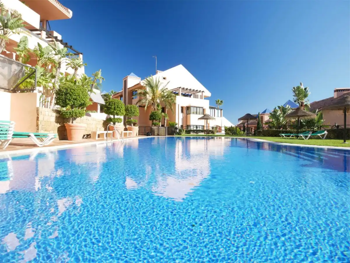 Piscina de Planta baixa en venda en Mijas amb Aire condicionat, Jardí privat i Terrassa