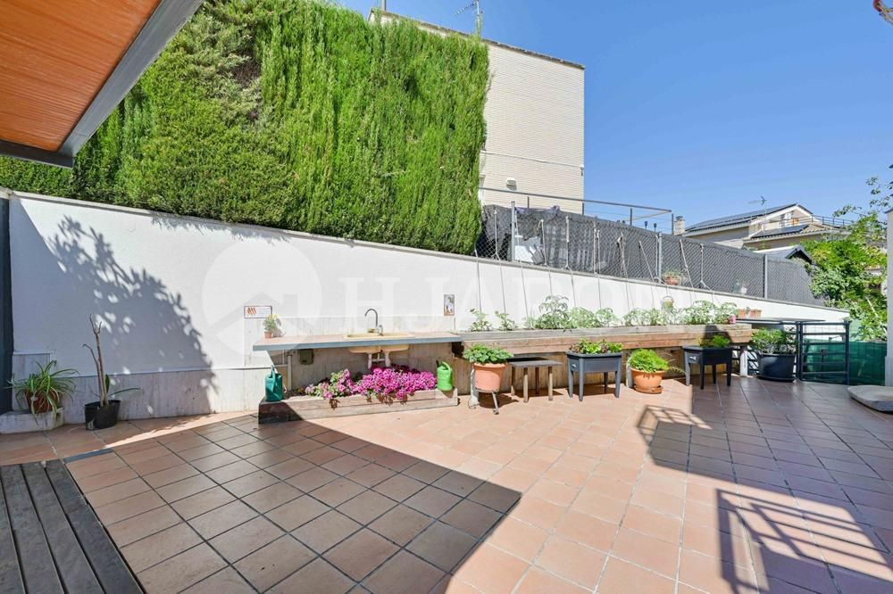 Terrace of House or chalet for sale in Alella  with Air Conditioner, Private garden and Parquet flooring