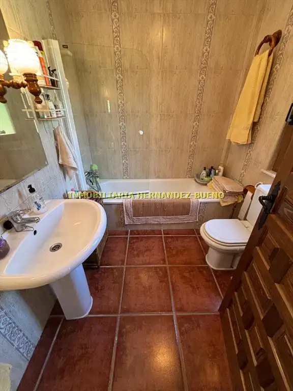 Bany de Casa o xalet en venda en Sequeros amb Calefacció, Jardí privat i Terrassa