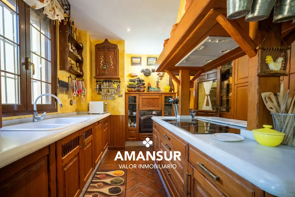 Chalet con piscina en venta en Avenida del Almendro, imagen 37
