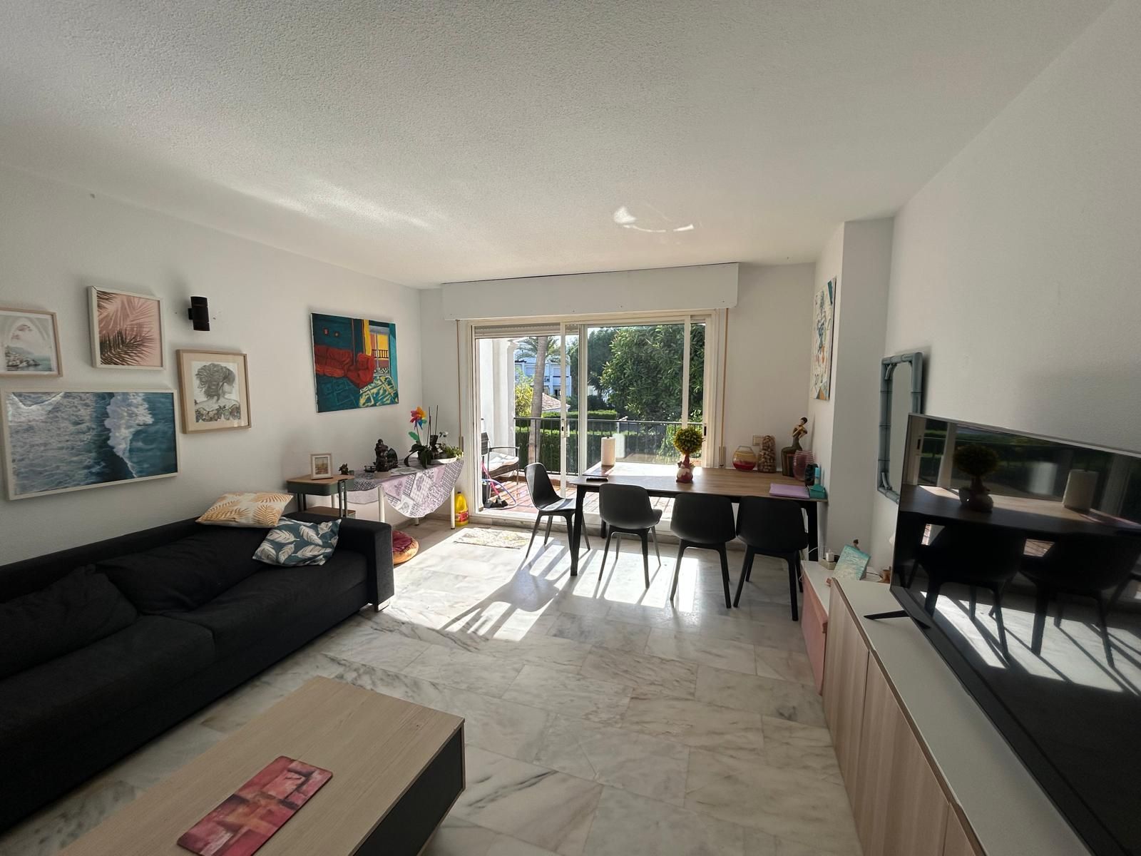 Sala de estar de Piso en venta en Estepona con Aire acondicionado, Amueblado y Balcón