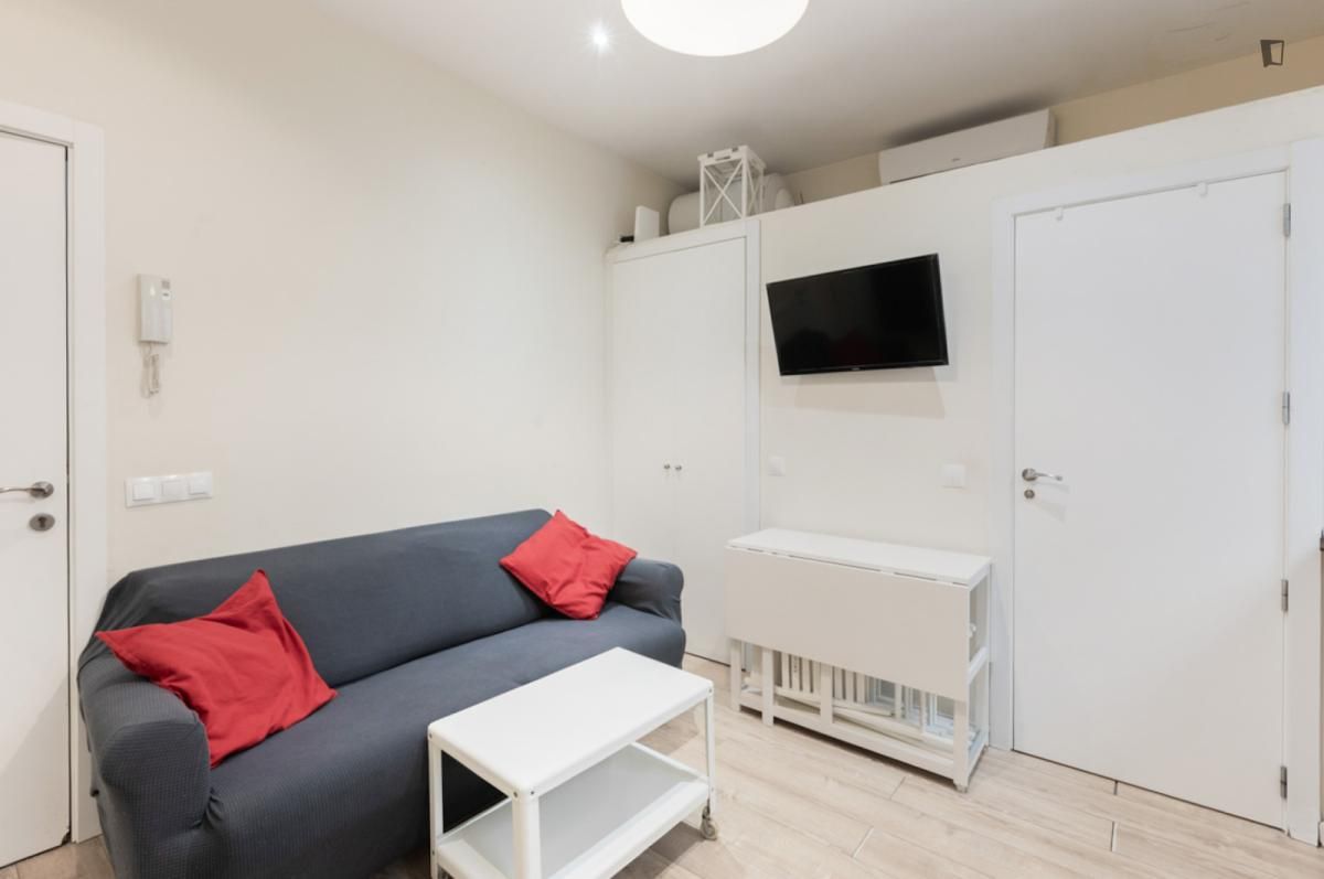 Dormitori de Apartament de lloguer en  Madrid Capital amb Aire condicionat, Moblat i Forn