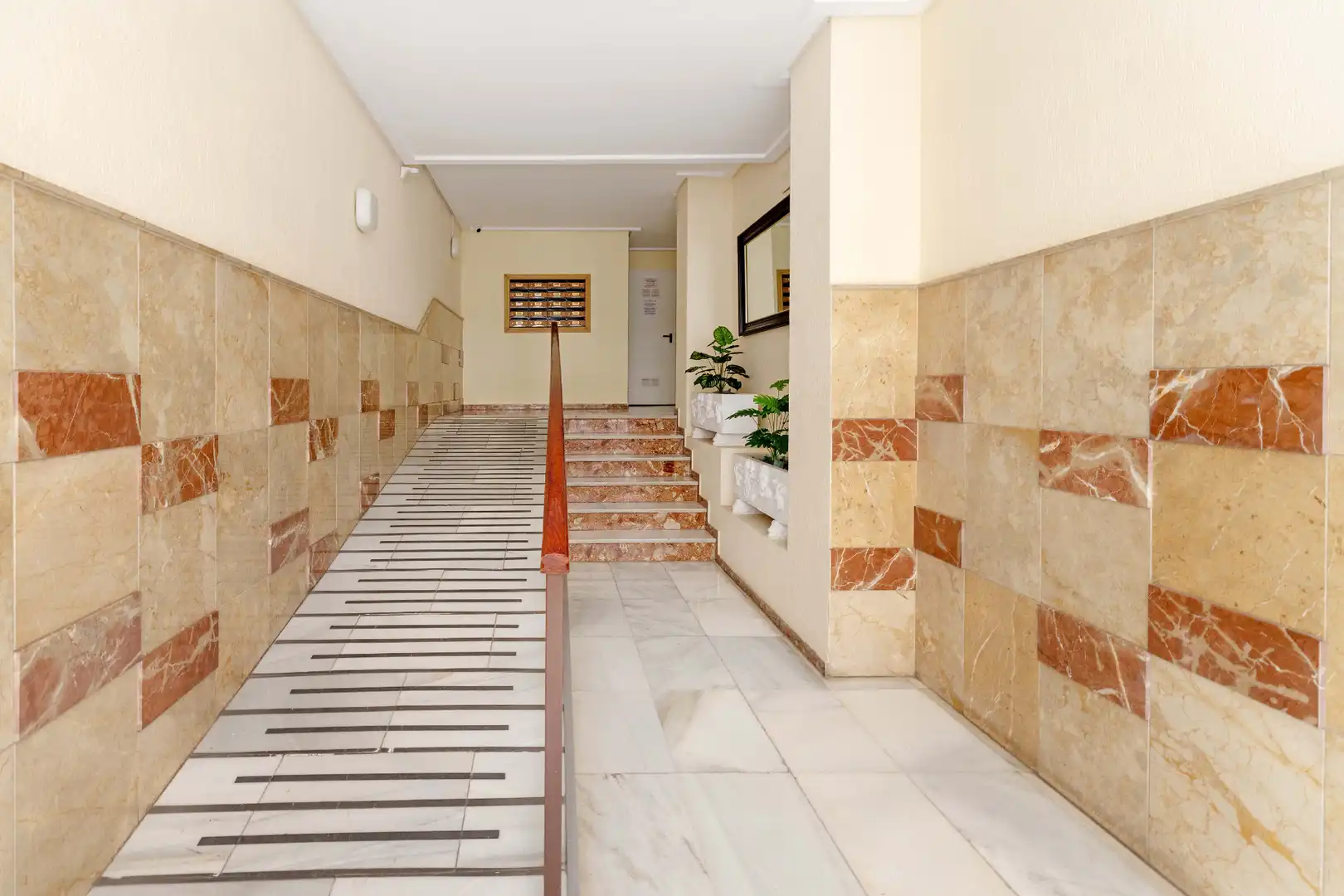Flat with lift for sale in Calle Juan de Canderrera, imagen 2