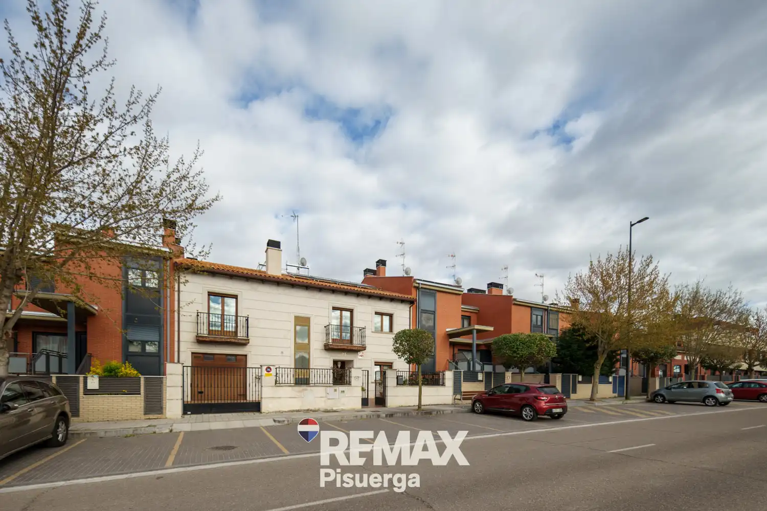 Vista exterior de Casa o chalet en venta en Laguna de Duero con Aire acondicionado, Calefacción y Jardín privado