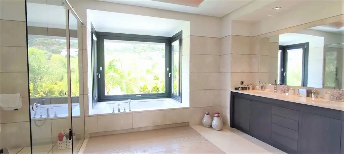 Baño de Casa o chalet en venta en Benahavís con Aire acondicionado, Jardín privado y Terraza