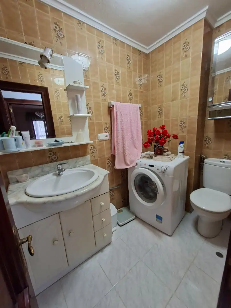 Bathroom of Flat for sale in Avilés  with Heating and Terrace