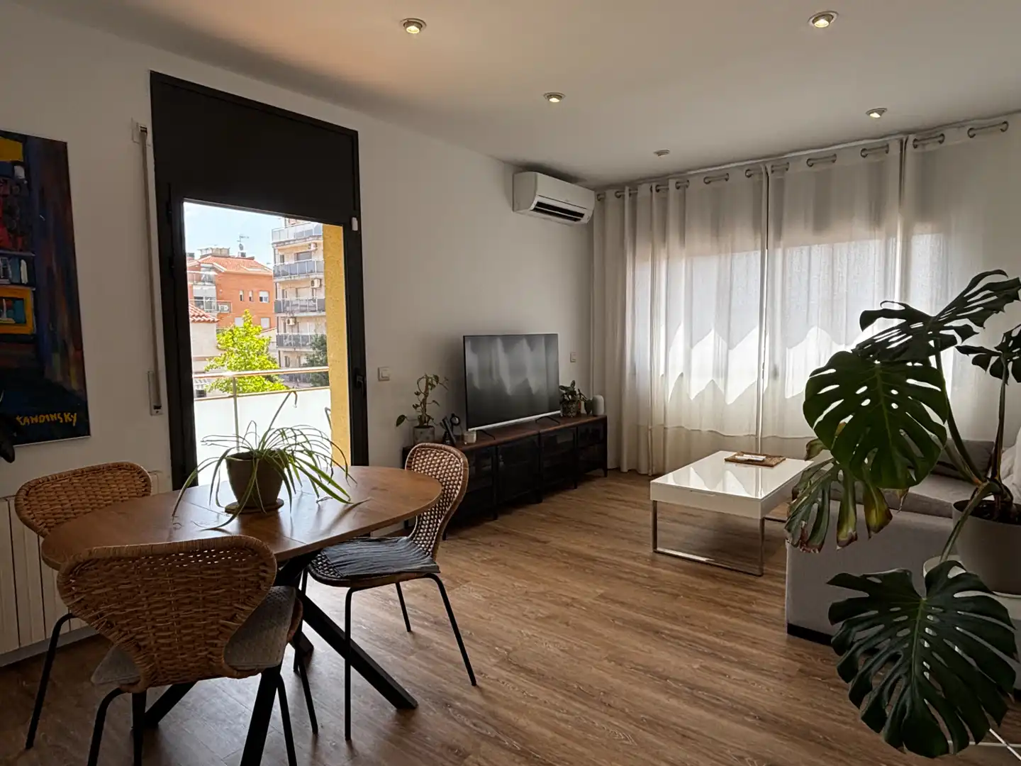 Living room of Flat for sale in Terrassa  with Air Conditioner, Heating and Parquet flooring