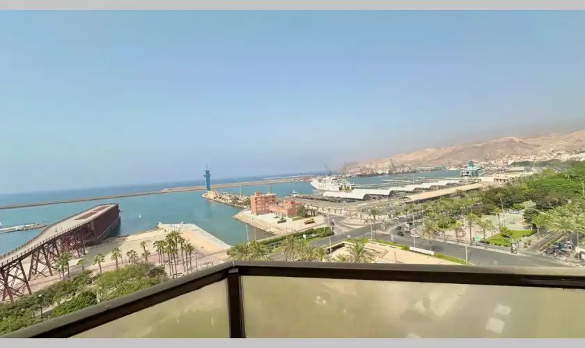 Vista exterior de Ático en venta en Almería con Aire acondicionado, Calefacción y Terraza