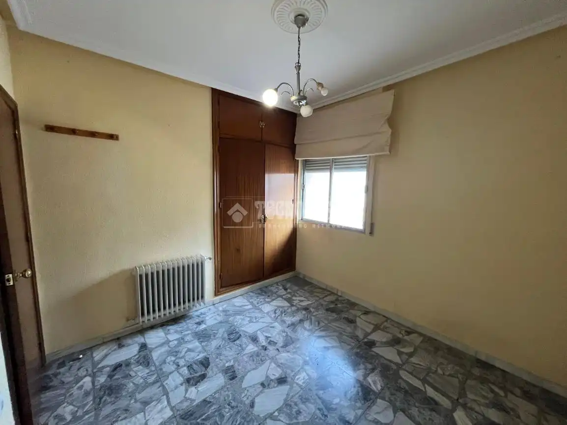Habitación de Casa adosada en venta en Linares con Aire acondicionado, Terraza y Balcón