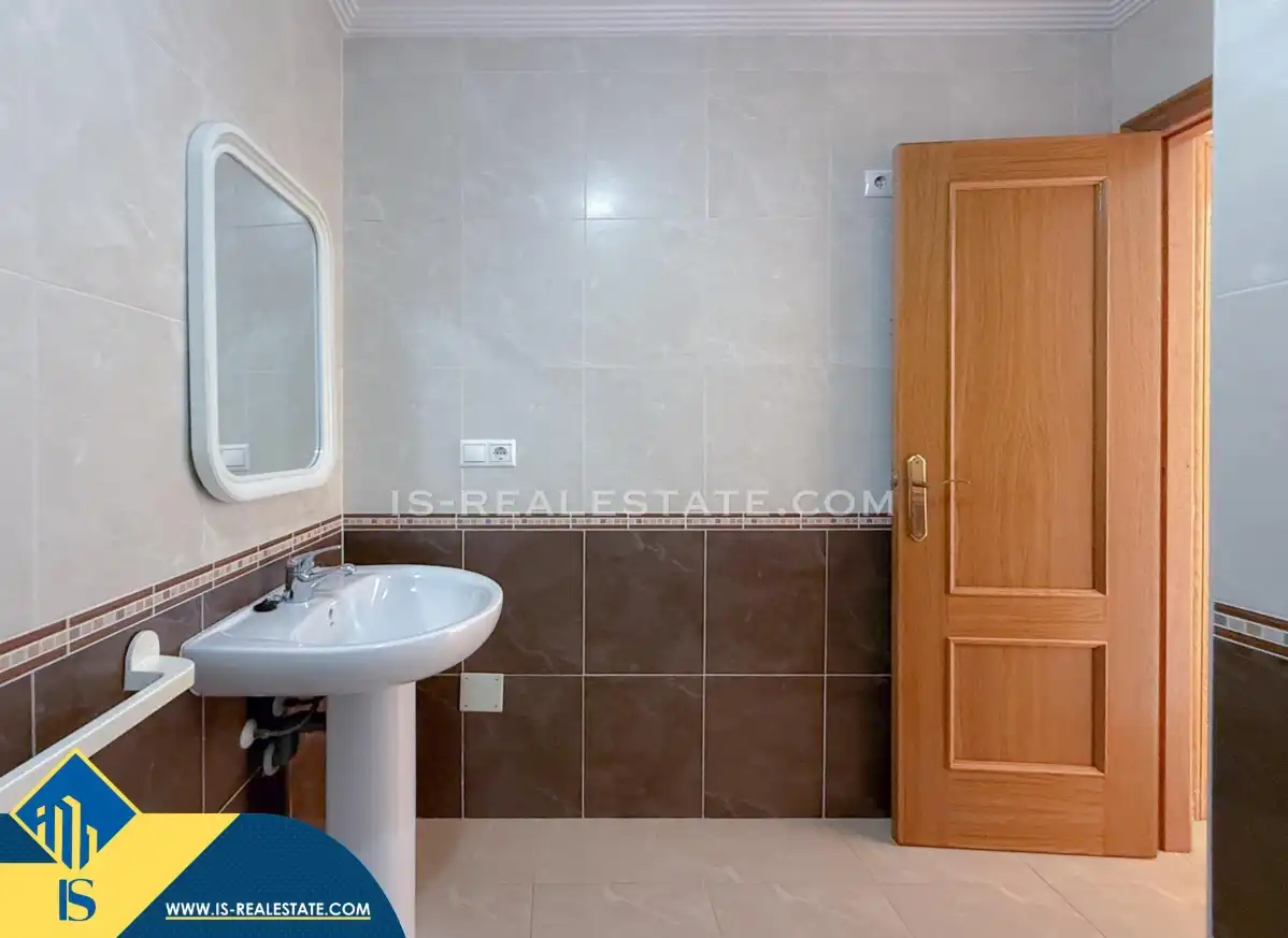 Baño de Apartamento en venta en Torrevieja con Aire acondicionado, Calefacción y Terraza