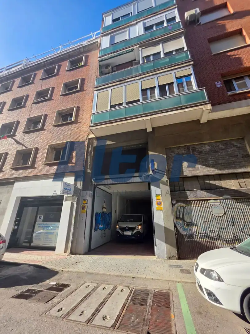 Parking de Garaje de alquiler en Madrid con Alarma