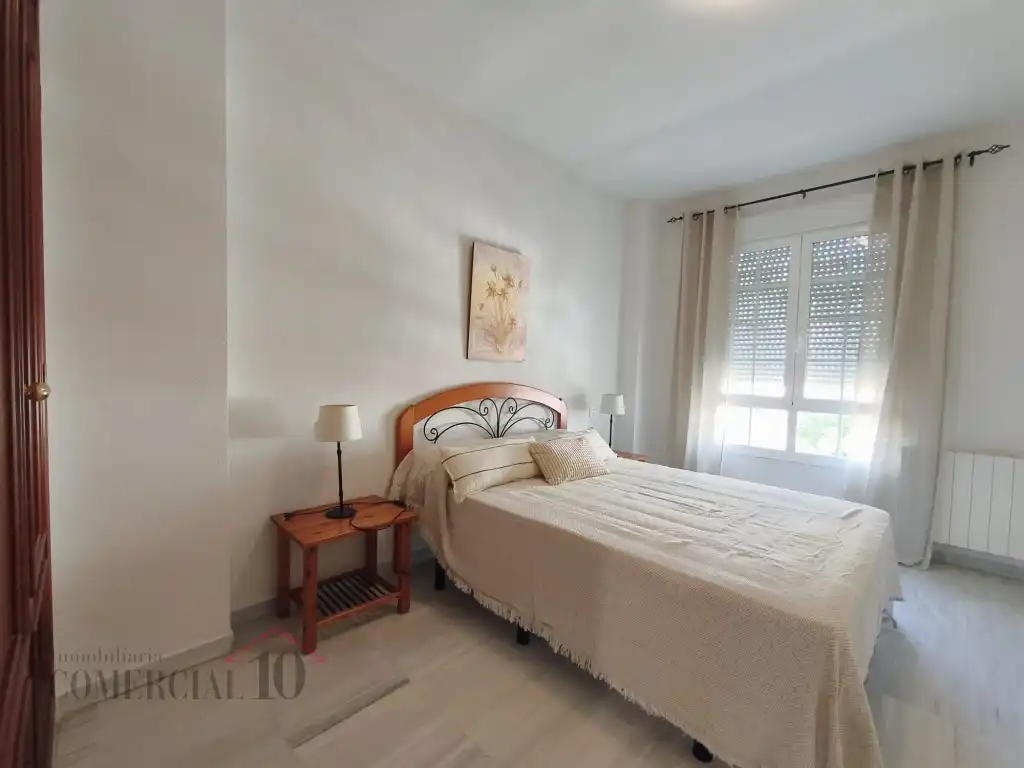 Schlafzimmer von Wohnungen zur Miete in Badajoz mit Möbliert und Balkon
