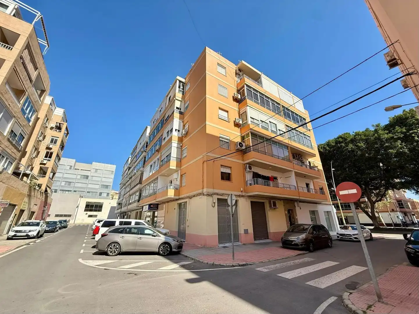Vista exterior de Piso en venta en Almería con Calefacción, Amueblado y Balcón