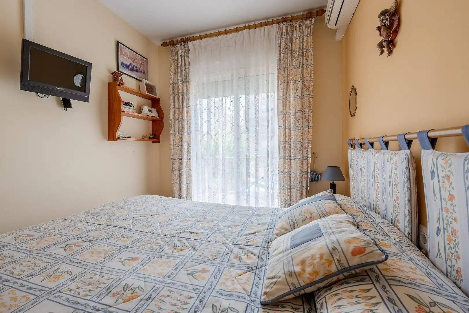 Dormitori de Casa adosada en venda en Cunit amb Aire condicionat, Calefacció i Jardí privat