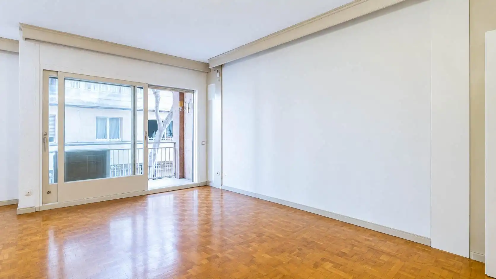 Living room of Flat for sale in Barcelona  with Heating, Parquet flooring and Storage room