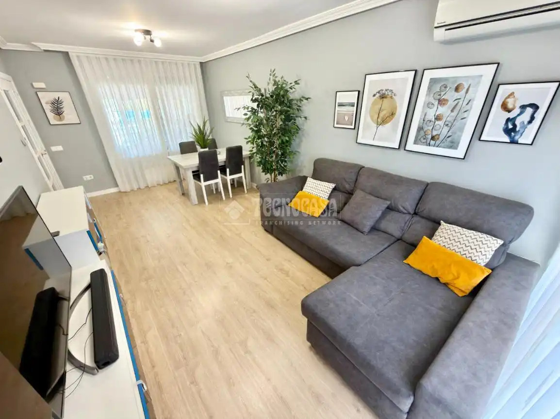 Sala de estar de Casa adosada en venta en Valdeaveruelo con Aire acondicionado, Calefacción y Terraza